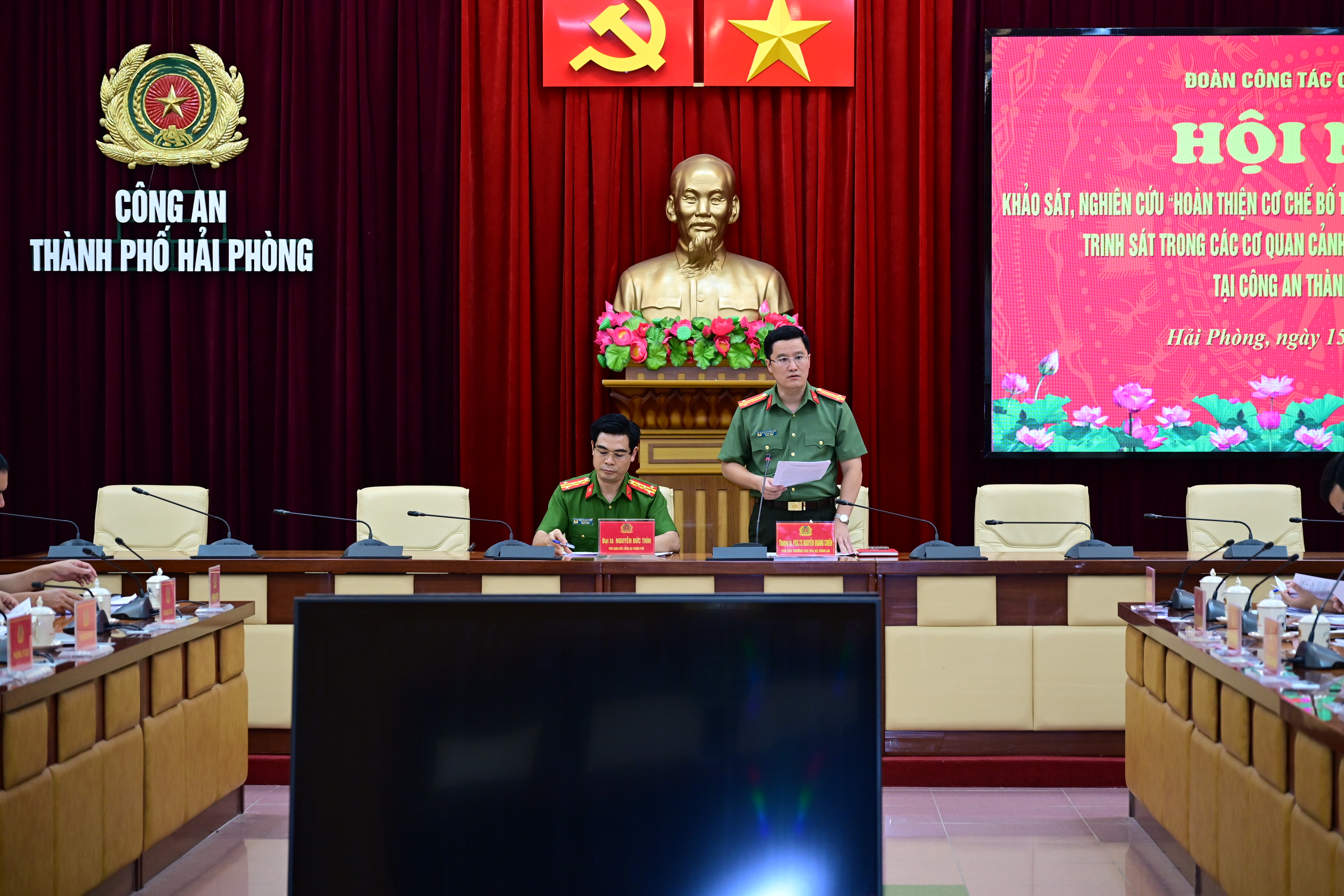 Đoàn khảo sát Bộ Công an về tổ chức nghiên cứu “Hoàn thiện cơ chế bố trí lực lượng thực hiện chức năng điều tra, trinh sát trong các Cơ quan CSĐT và Công an cấp xã” làm việc với Công an Hải Phòng
